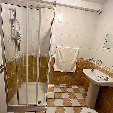 Ideal * Carrick-on-Suir