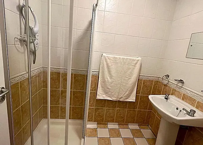 Ideal * Carrick-on-Suir